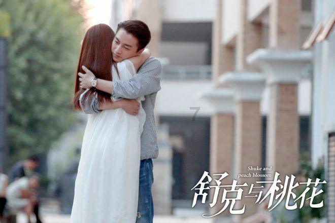 女生回答,emm你不经意走到男厕所,看到看到这个小男生在抽烟,你会。。。-知识星球平台,专注知识分享